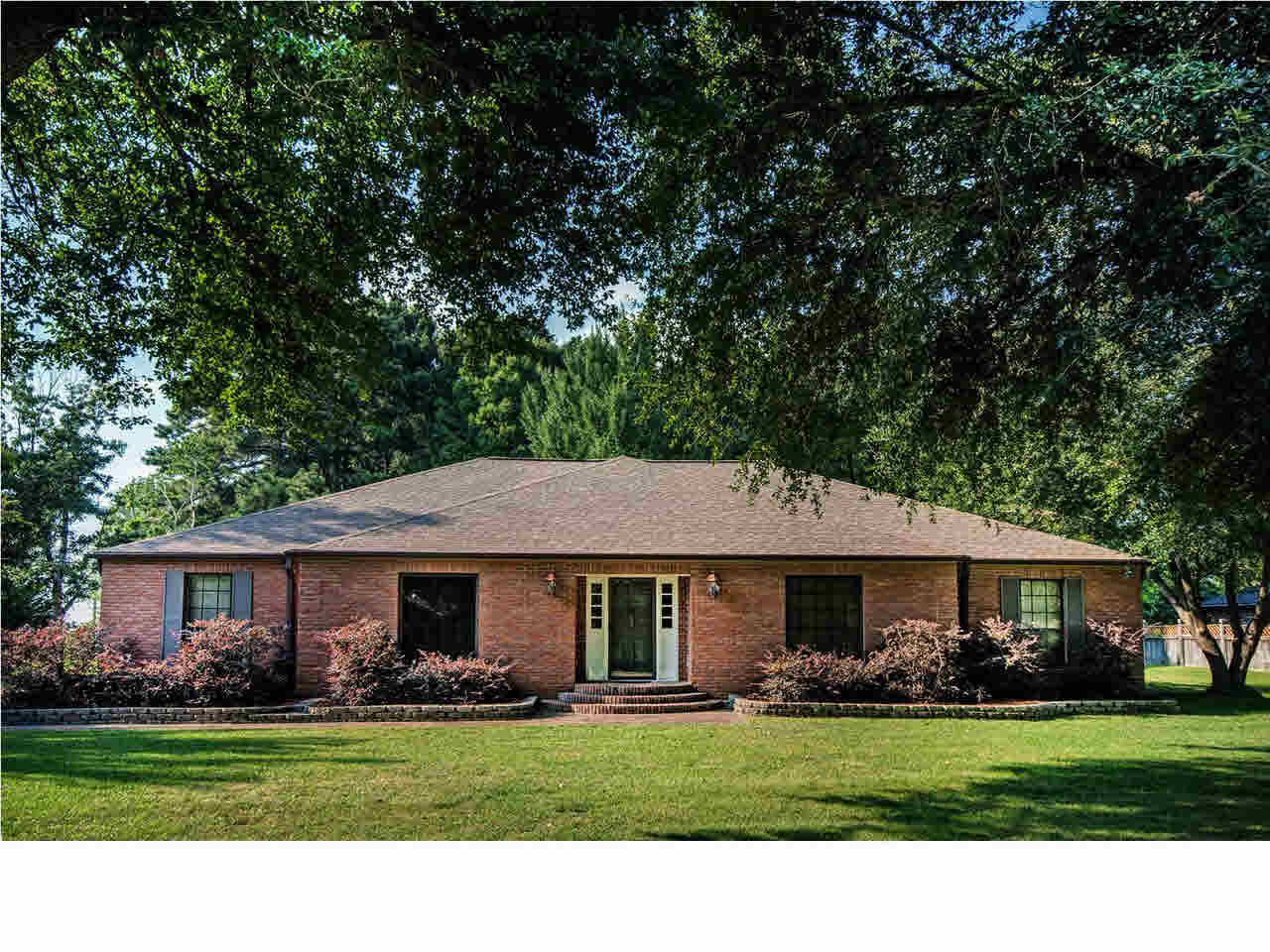 1633 Sunset Dr, Canton, MS 39046 photo 1