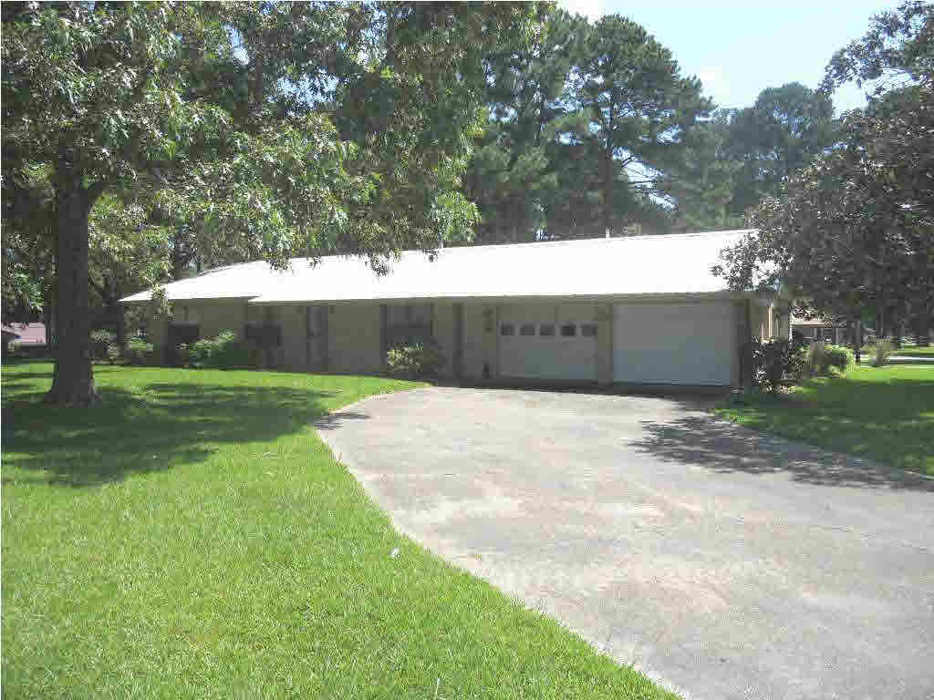101 N Pine Ridge Dr, Forest, MS 39074 photo 1