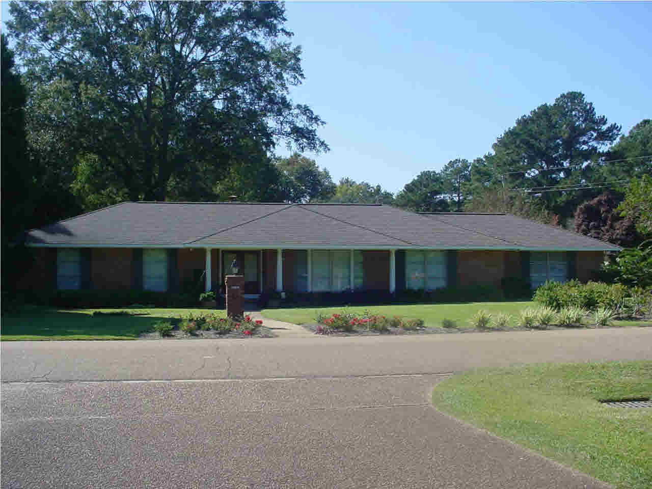 109 Banyan Dr, Jackson, MS 39211 photo 1