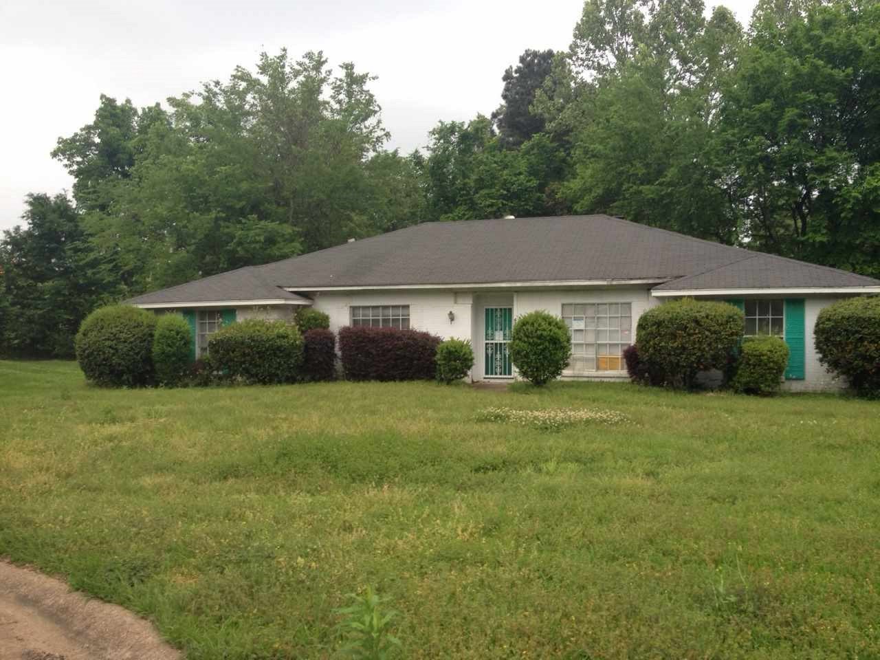 6370 Whitestone Dr, Jackson, MS 39206 photo 1