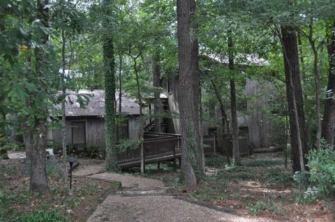 2009 Eastbourne Pl, Jackson, MS 39211 photo 1