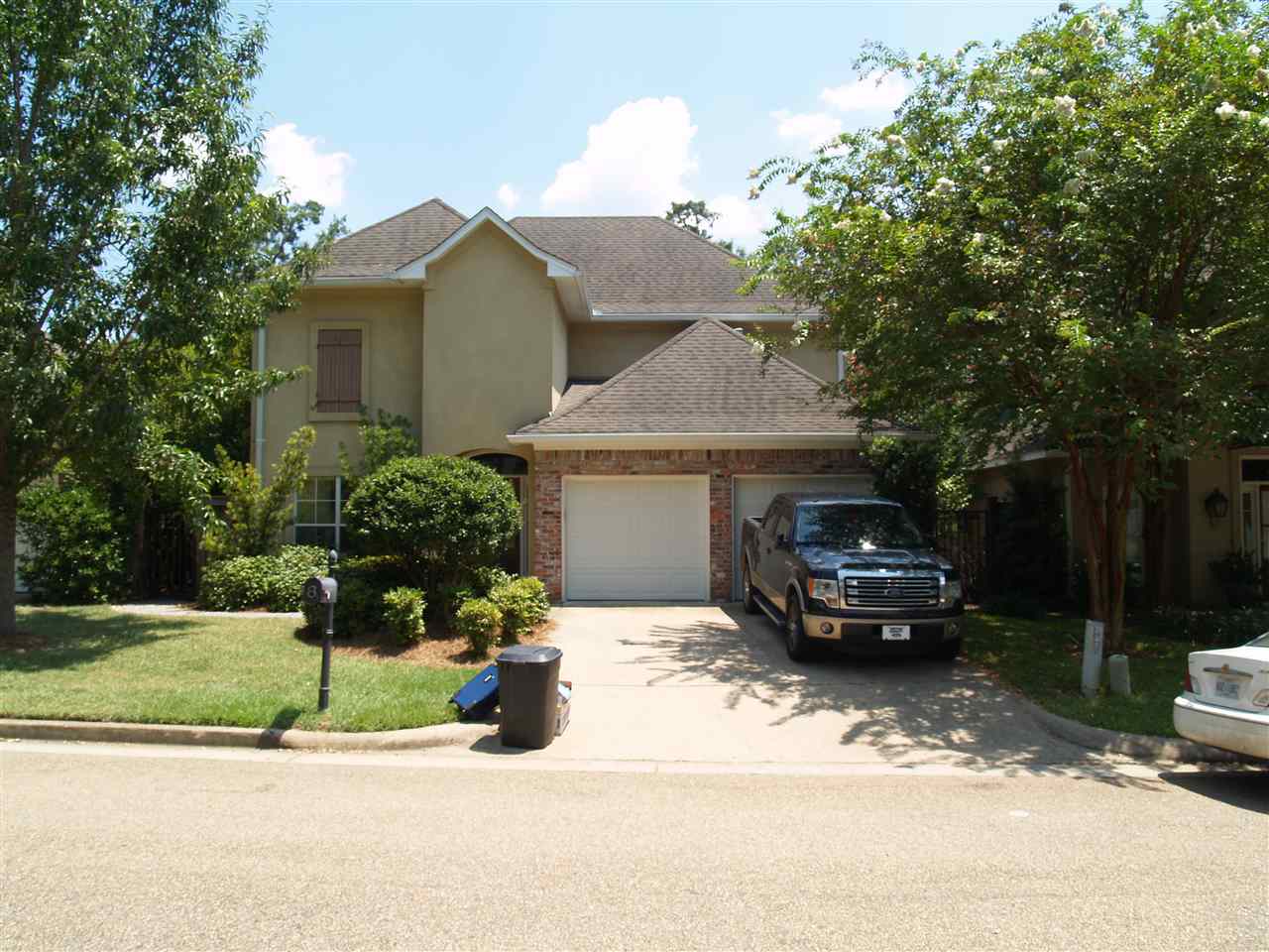 8 Ashton Gardens Dr, Jackson, MS 39211 photo 1