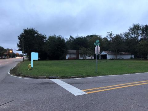 2137 E Pass Rd, Gulfport, MS 39507 photo 1