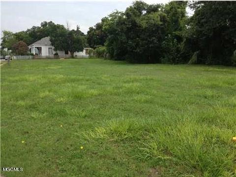 554 Howard Ave, Biloxi, MS 39530 photo 1
