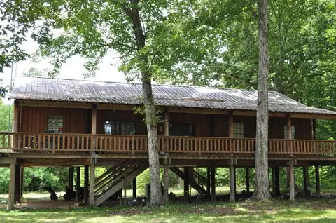 1138 Deer Creek Ln, Summit, MS 39666 photo 1