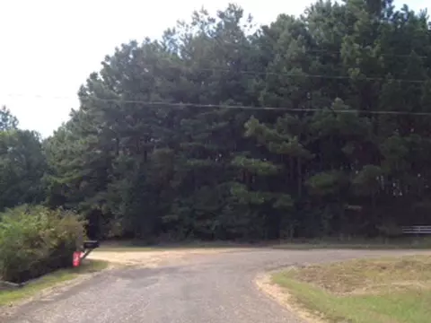 1054 Pinecrest Dr, Mccomb, MS 39648 photo 1