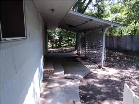 1055 Garden Park Dr, Jackson, MS 39204 photo 3