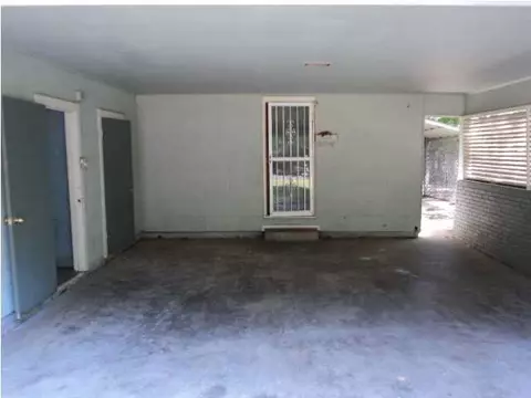1055 Garden Park Dr, Jackson, MS 39204 photo 2