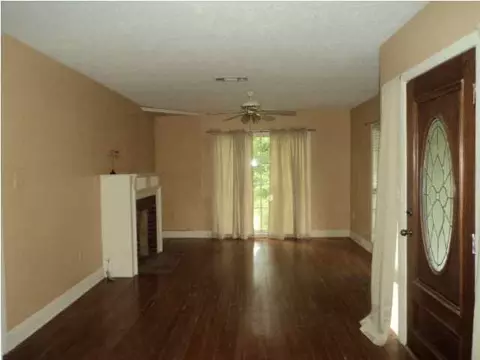 526 E Jefferson St, Kosciusko, MS 39090 photo 2