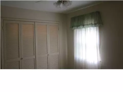 5725 Warwick, Jackson, MS 39211 photo 10