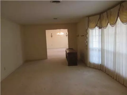 5725 Warwick, Jackson, MS 39211 photo 2