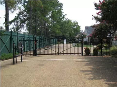 32 Mclain Ct, Jackson, MS 39211 photo 4