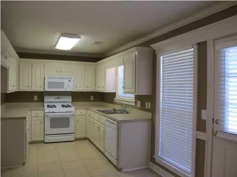140 Torrence Cv, Byram, MS 39272 photo 4