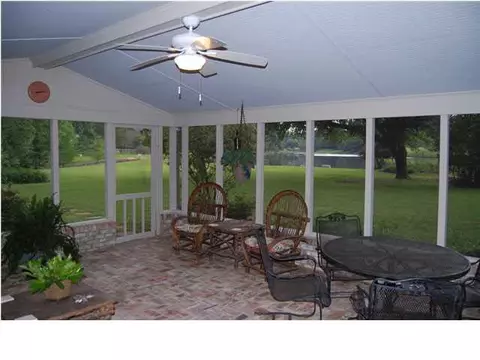 215 Stoneybrook Cv, Jackson, MS 39211 photo 1