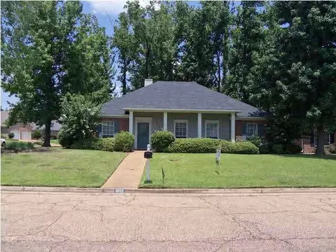 1802 Lake Trace Dr, Jackson, MS 39211 photo 1