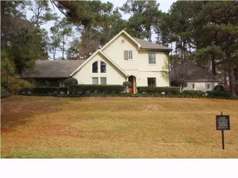 2460 Sandridge Dr, Jackson, MS 39211 photo 1