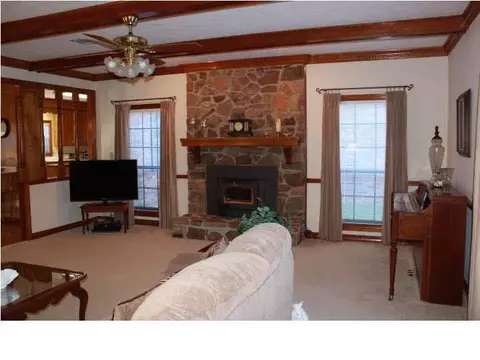 515 N Springlake Cir, Terry, MS 39170 photo 7