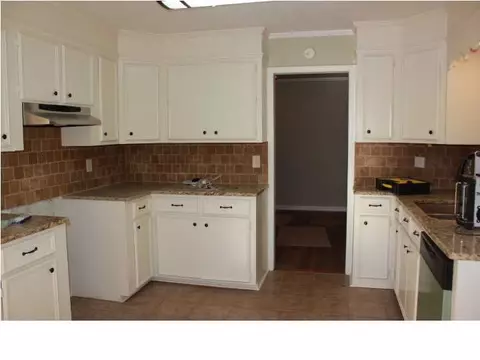 245 Southbrook Dr, Jackson, MS 39211 photo 1
