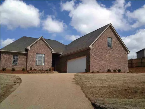 135 Marion Dr, Clinton, MS 39056 photo 1
