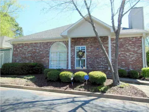 905 Bayridge Dr, Jackson, MS 39211 photo 1
