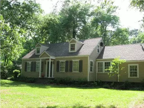 4325 Henderson Cir, Jackson, MS 39206 photo 1