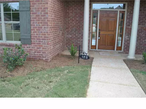 123 Marion Dr, Clinton, MS 39056 photo 2