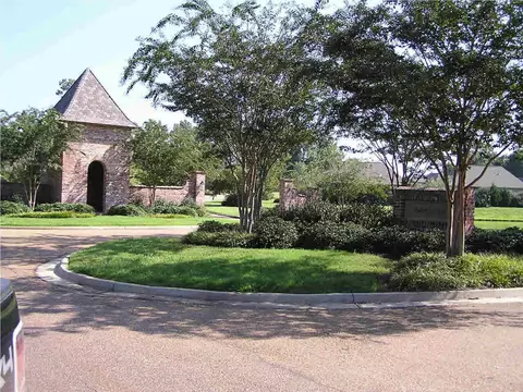 129 Trailbridge Xing, Canton, MS 39046 photo 1