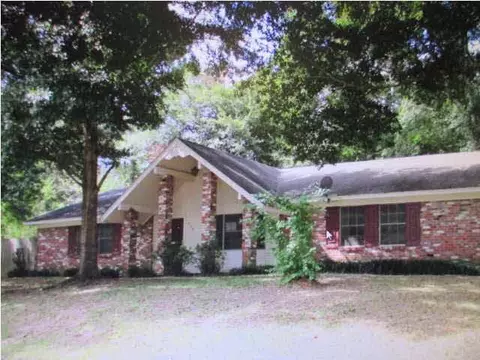 206 Stonegate Dr, Clinton, MS 39056 photo 1