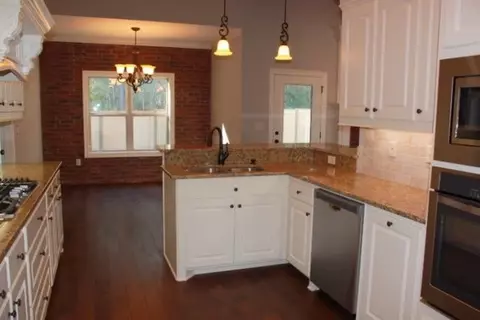 450 Edgewood Xing, Brandon, MS 39042 photo 4