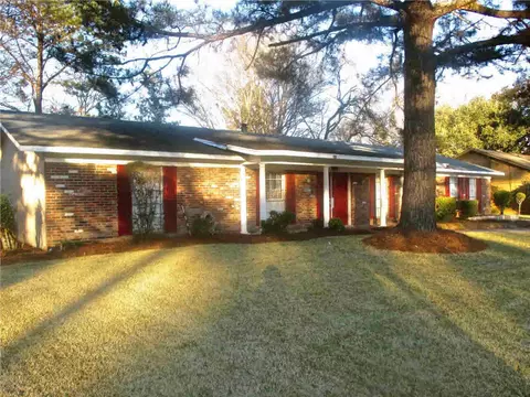 330 Beechcrest Dr, Jackson, MS 39211 photo 1