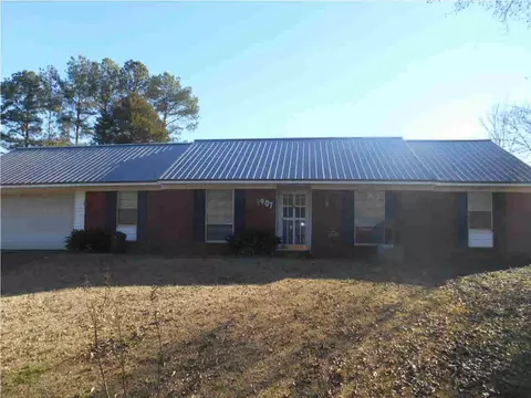 907 Normandy Dr, Clinton, MS 39056 photo 2
