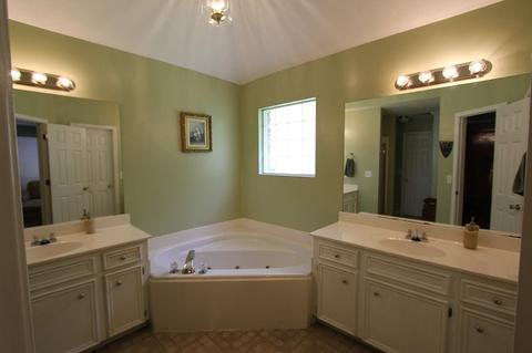 803 Eagles Nest Dr, Byram, MS 39272 photo 16