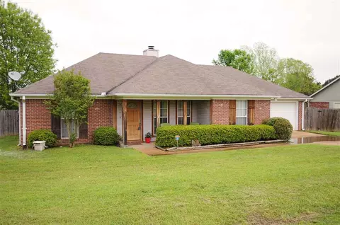4038 Glenn Oak Dr, Byram, MS 39272 photo 1