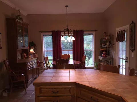 106 Rowan Oak Pl, Terry, MS 39170 photo 4