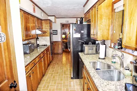 28 Raintree Pl, Jackson, MS 39211 photo 2