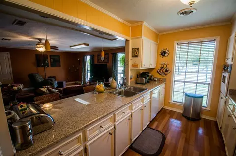 145 Thackery Cir, Jackson, MS 39211 photo 8