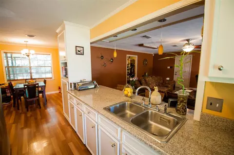 145 Thackery Cir, Jackson, MS 39211 photo 9