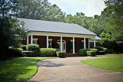 2352 Twin Lakes Cir, Jackson, MS 39211 photo 1
