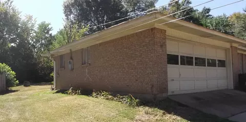 1215 Greenbriar St, Jackson, MS 39211 photo 2