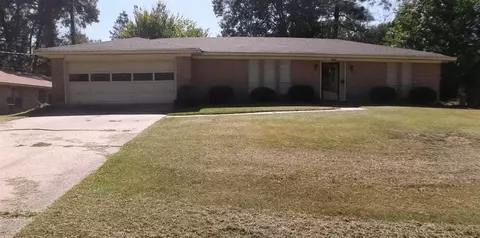 1215 Greenbriar St, Jackson, MS 39211 photo 1