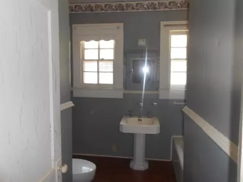 517 S 4th St, Mccomb, MS 39648 photo 2