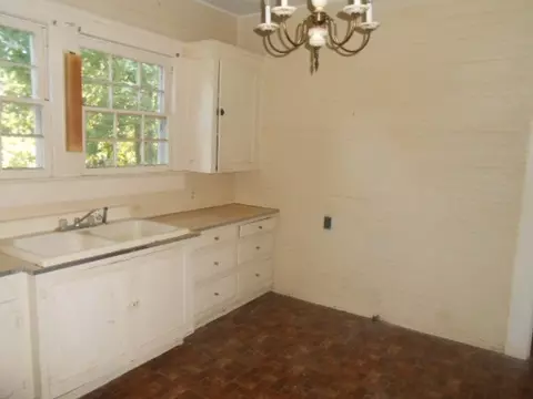 517 S 4th St, Mccomb, MS 39648 photo 8