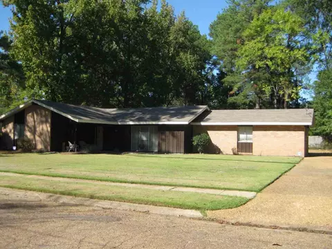 5045 Riverwood Cir, Jackson, MS 39211 photo 1