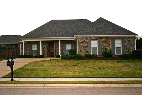 212 Tucker Dr, Brandon, MS 39042 photo 1