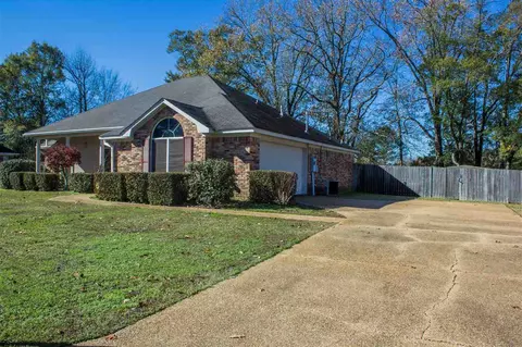 925 Eagles Nest Dr, Byram, MS 39272 photo 3