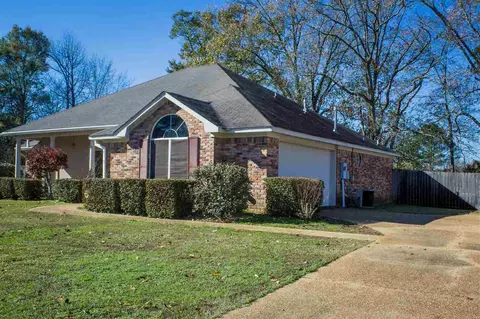 925 Eagles Nest Dr, Byram, MS 39272 photo 2