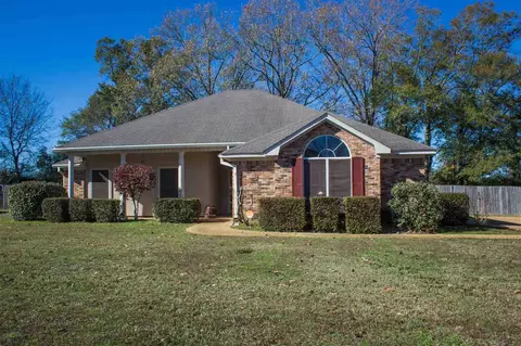 925 Eagles Nest Dr, Byram, MS 39272 photo 1