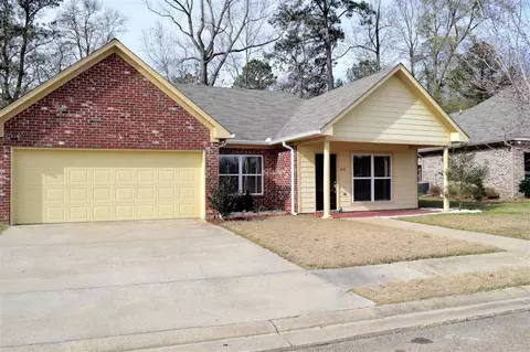 604 Lexington Dr, Florence, MS 39073 photo 1