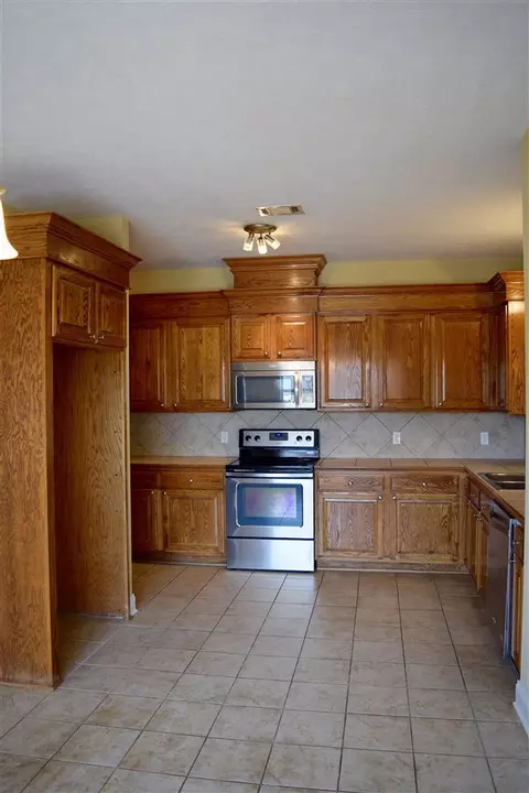 604 Lexington Dr, Florence, MS 39073 photo 5