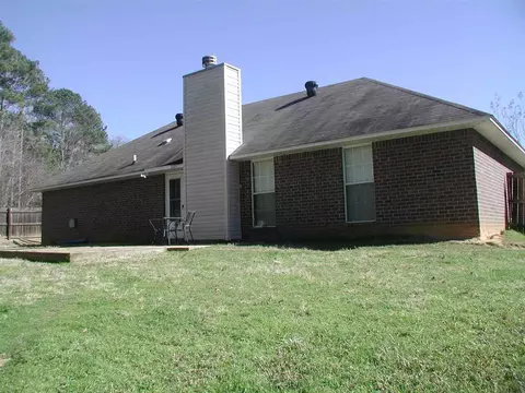 541 Eaglewood Dr, Florence, MS 39073 photo 2